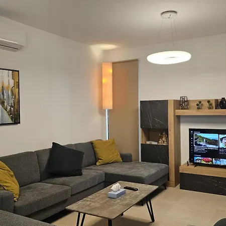 Апартаменти Diamond Ларнака